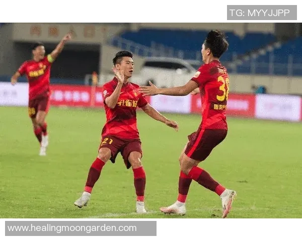 重庆足球队以52分领跑选拔赛积分榜展现强劲实力